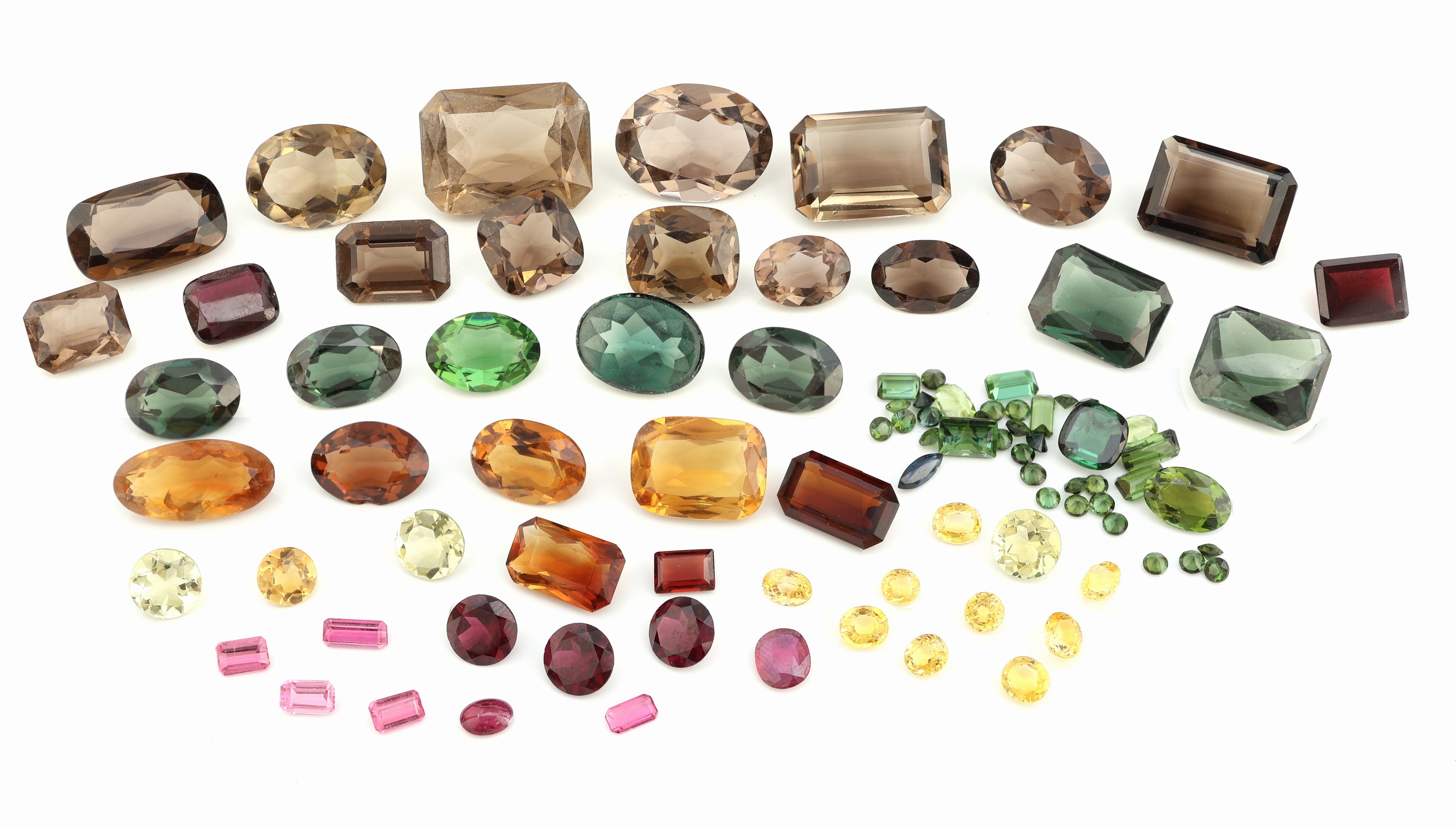 Konvolut Farbsteine, best. aus: 20 facett. Citrine in versch. Schliffformen und Farbnuancen zus. ca. 47.38 ct, 49 Turmaline inversch. Schliffformen ...