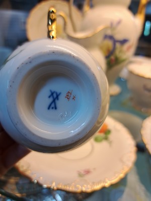 26929706e - Kaffeeservice, Meissen, 20. Jh., meist 30er J., Muscheldekor, Blume II, Goldstaffage, ...