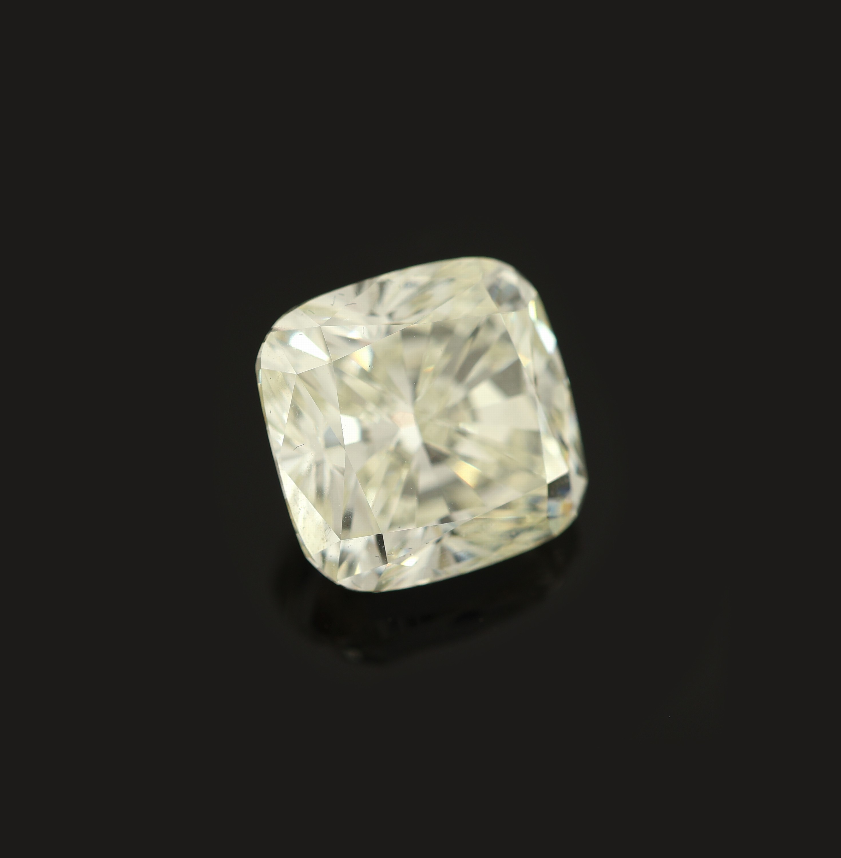 Detail b: Loser Diamant im Cushion Cut, ca. 5.10 ct get.(M)/vs1, Cushion Modified Brillant 9.66 x 9.52 x 6.51, finish Excellent, symmetry Very Good, ...