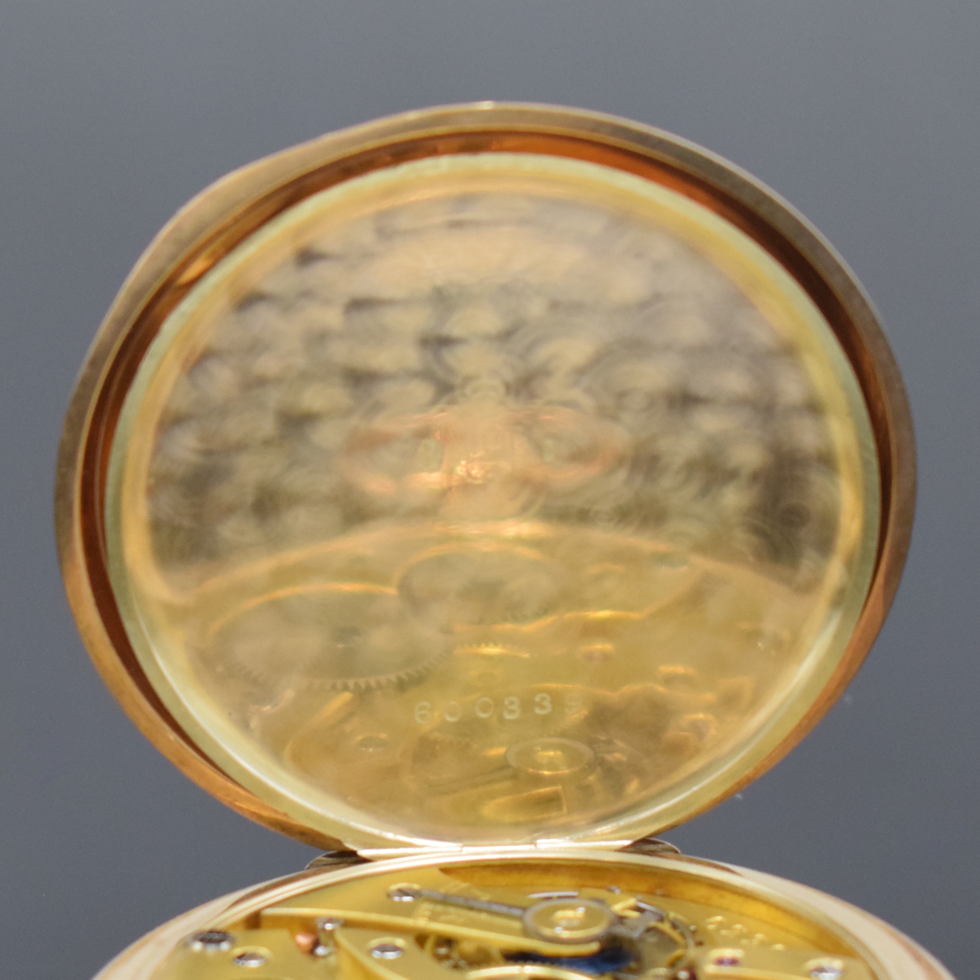 Detail d: ALPINA Savonette in RoseG 585/000, Schweiz um 1915, glattes 3-Deckel Goldgeh. l. dell., champagnerfarb. Zifferbl. m. arab. Zahlen, gebl. Zeiger, kl. ...