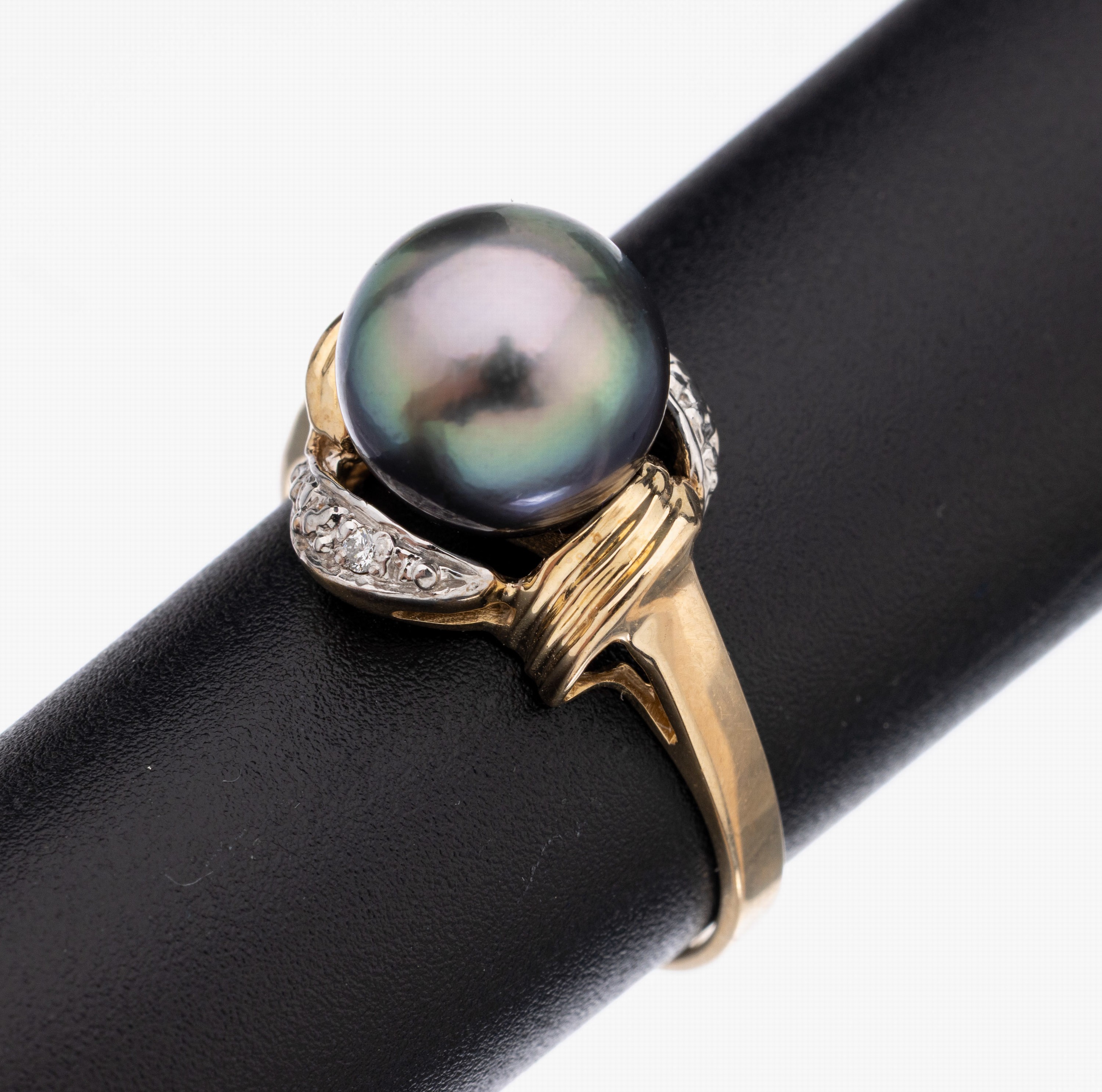 9 kt Gold Perl-Brillant-Ring, GG 375/000, Tahitizuchtperle, D. ca. 9.8 mm, 2 Brillanten zus. ca. 0.04 ct Weiß/si, RW 60, ca. 4.6 g