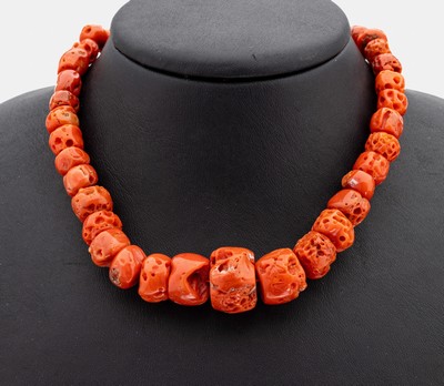 Image 26929837 - Korallen-Collier mit 18 kt Gold Schließe, GG 750/000, Korallen-Tonnen im Verlauf, ...