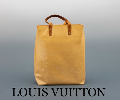 Image 26929845 - LOUIS VUITTON Handtasche, Vernise, Reade MM, yumagoldfarb. Lackleder mit geprägten ...