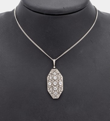Image Platin Art Deco Diamant-Anhänger, um 1920, Pt gepr., geometrisch, durchbrochen ...
