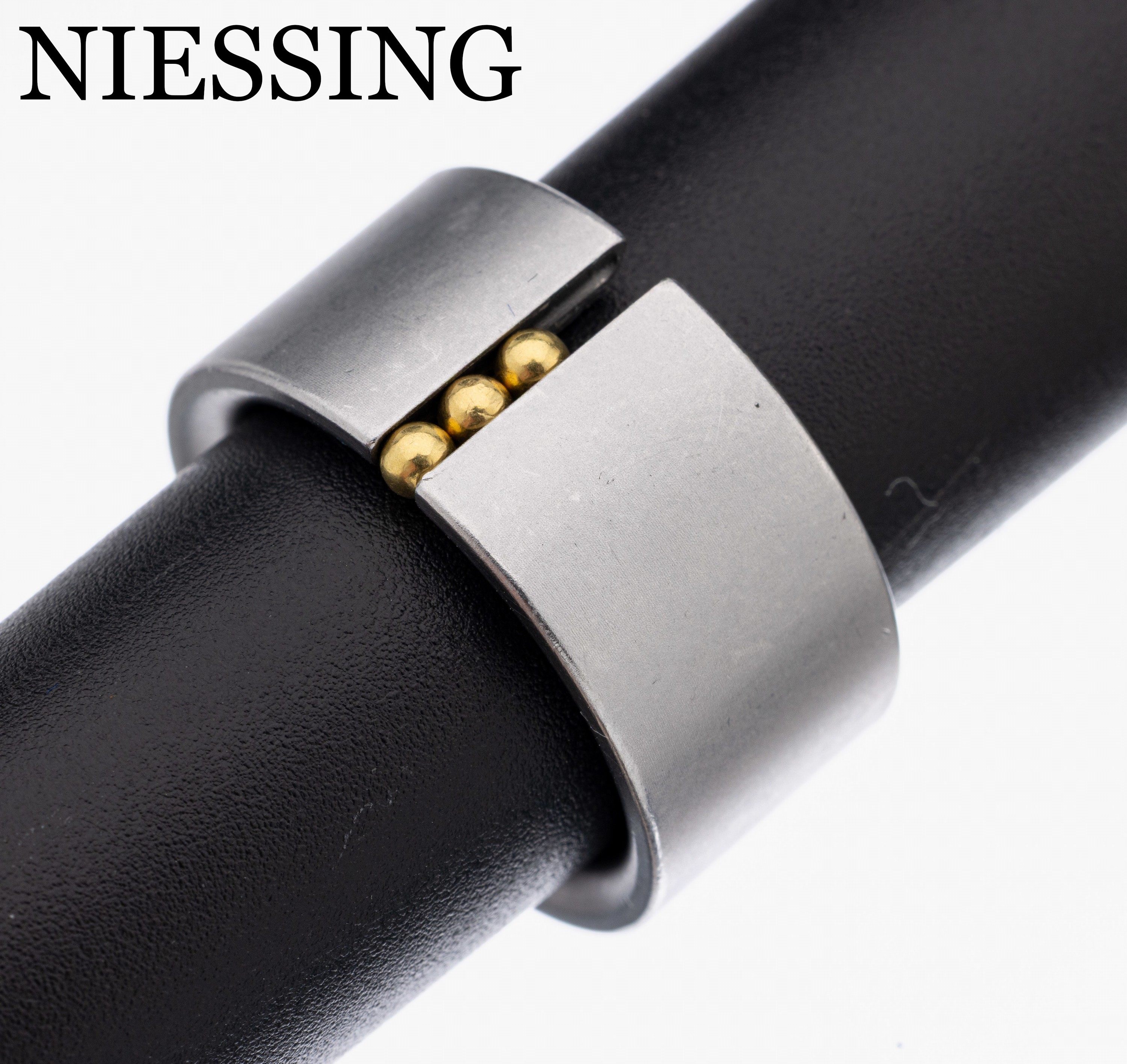 NIESSING Ring, Stahl, Spannring mit 3 GG Kugel, bez. EXPO 2000, RW 58, sign.