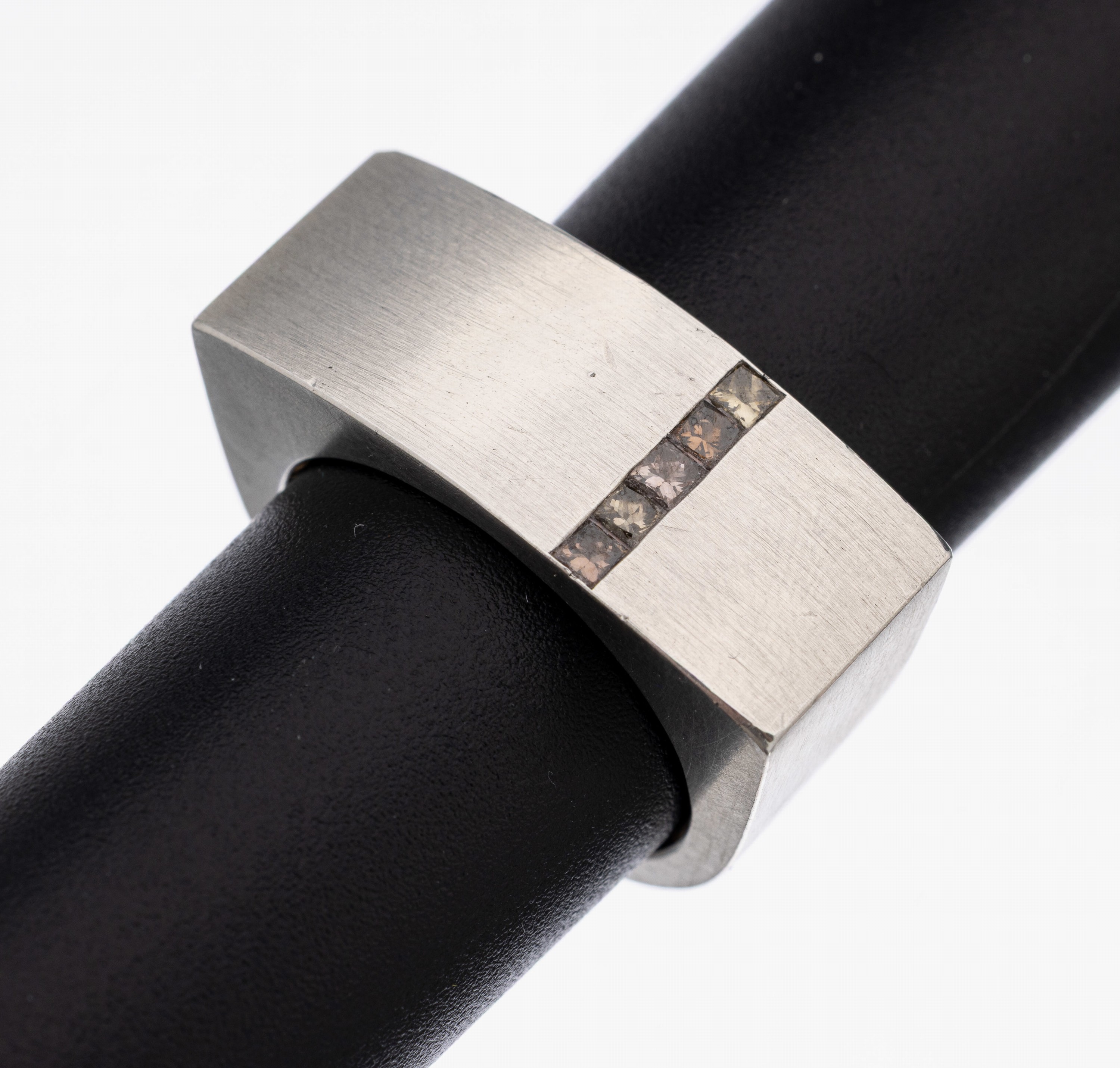 Diamant-Ring, 925er Silber, gebürstet, massive Verarbeitung, 5 Princess Cut Diamantenzus. ca. 0.25 ct Getönt-Braun/si, RW 54, ca. 16.2 g
