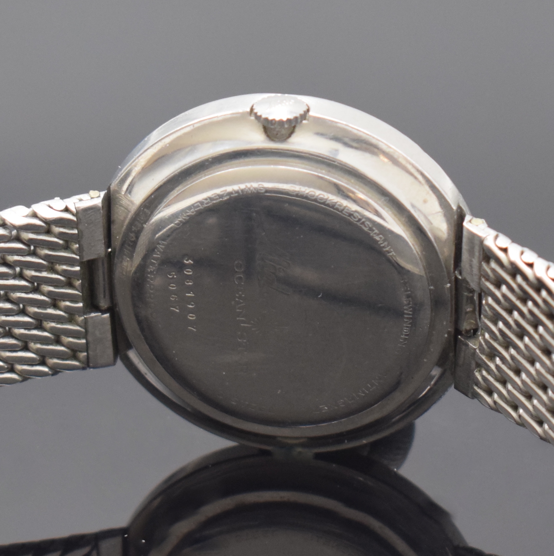 Detail d: MIDO OCEAN STAR powerwind Herrenarmbanduhr in Stahl Referenz 5067, Schweiz um 1970, Automatik, Monocoque-Geh. m. integr. Milanaiseband, silb. ...