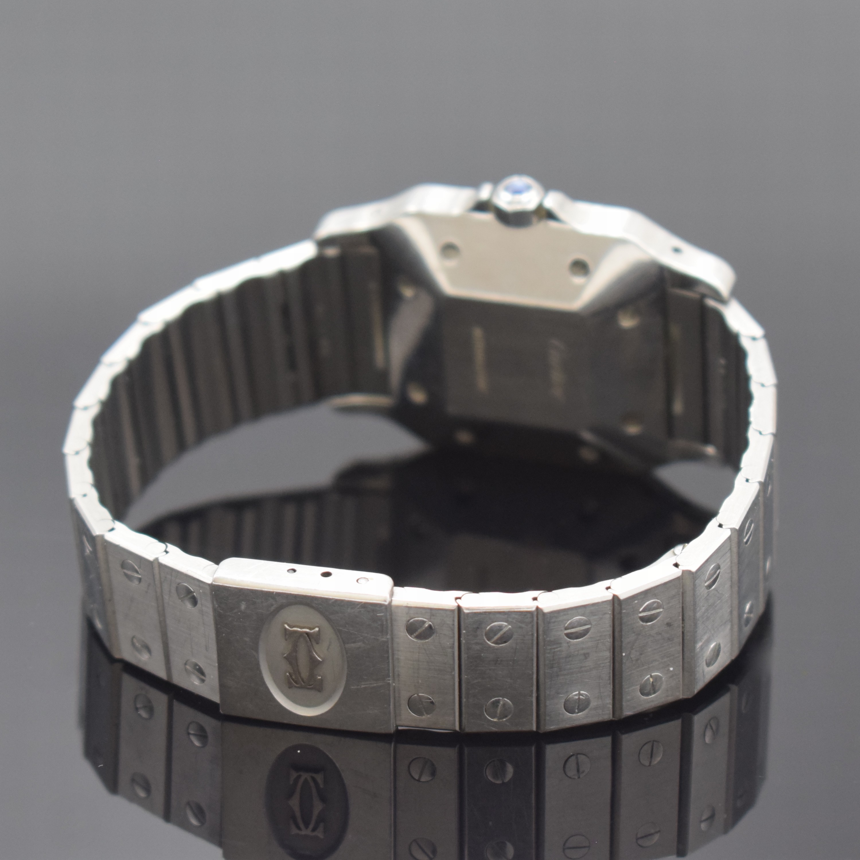 Detail b: CARTIER Santos Armbanduhr in Stahl, Schweiz um 1985, Automatik, 8-fach über Lünette verschr. Geh. inkl. Gliederband m. Faltschl., Krone m. ...