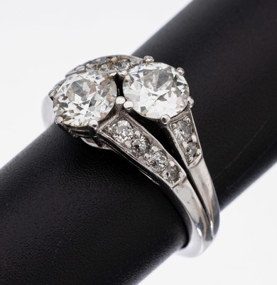 Image 26930022 - 18 kt Gold Diamant-Ring, WG 750/000, 2 gegenläufig gefasste Altschliffdiamanten ...