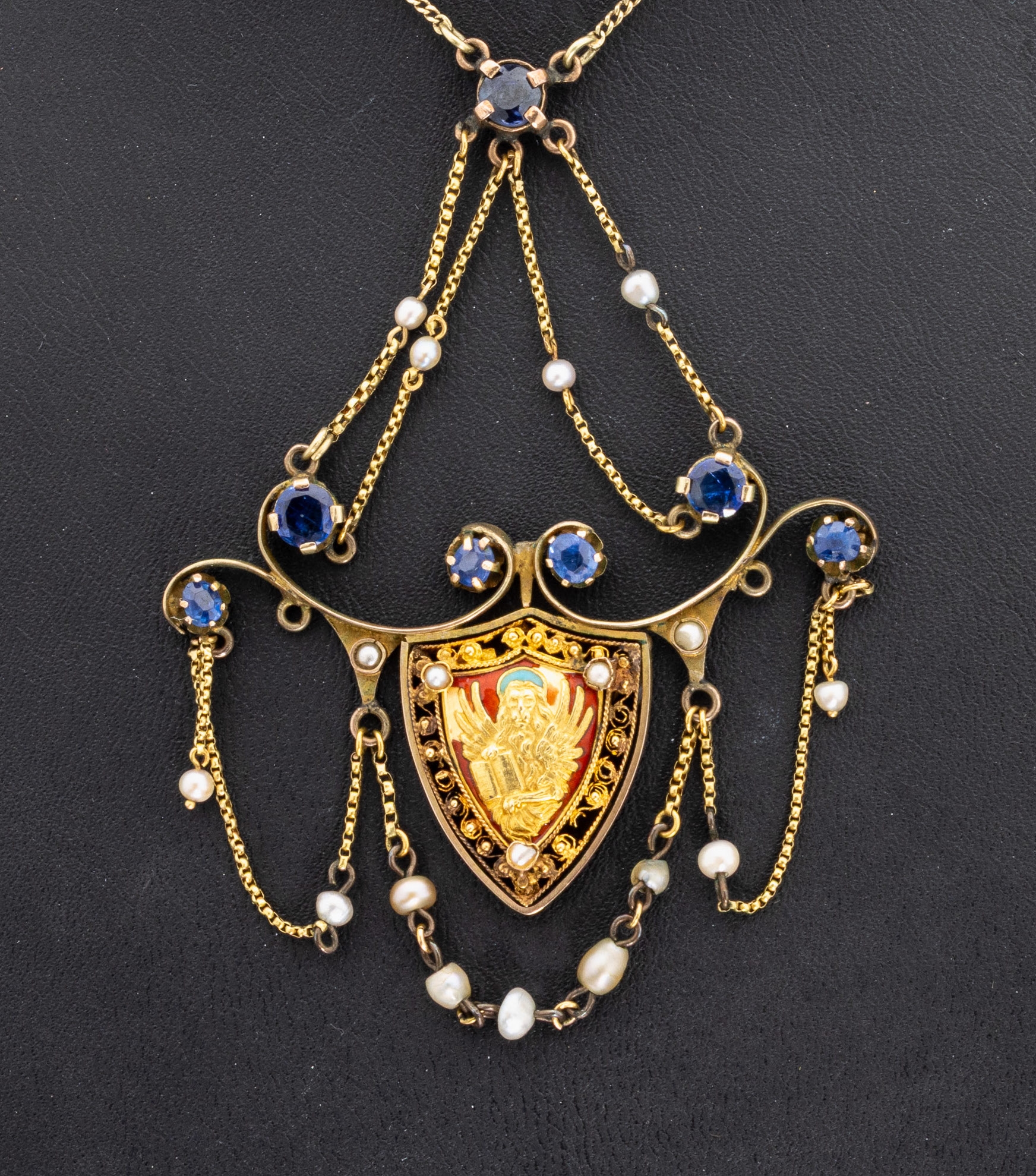 Detail a: 14 kt Gold Saphir-Perl-Collier, um 1880-1900, GG 585/000 gepr., Mittelteil mit bewegl. Ketten-Abhängungen, Mittig Schild mit Heiligendarstellung, ...