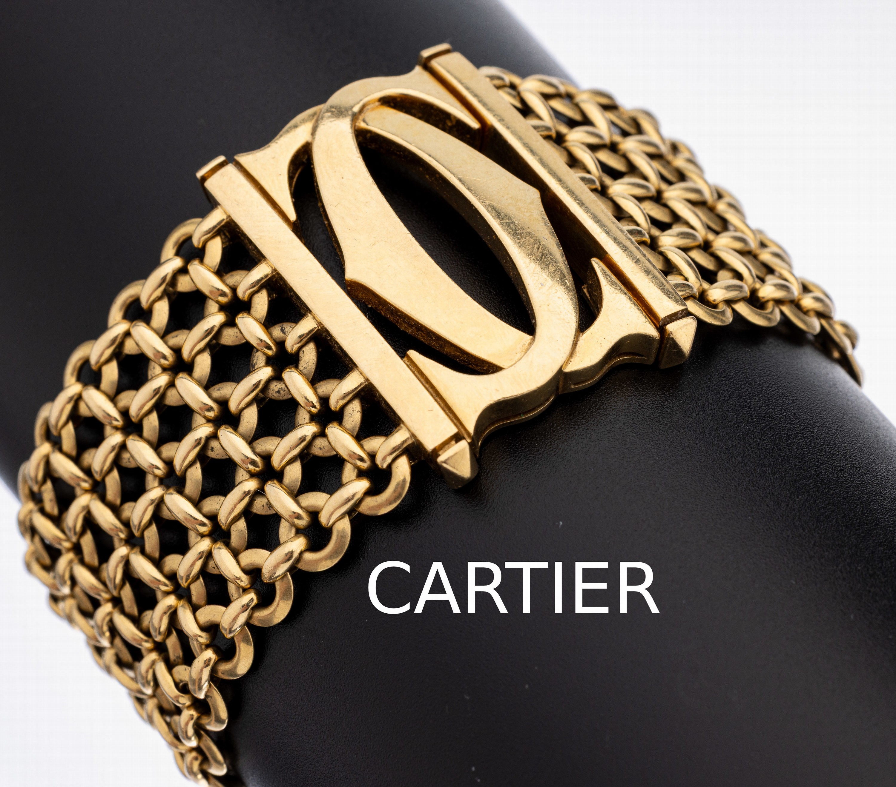 18 kt Gold CARTIER Armband, GG 750/000, schwere massive Ausführung, B. ca. 3 cm, L. ca. 18.5 cm, Steckschließe mit CC, ca. 87.4 g