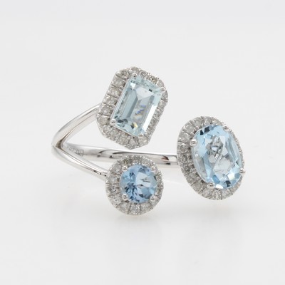 Image Ring mit Aquamarinen und Brillanten, WG 585/000, 3 Aquam. zus. ca. 1.48 ct, Brill. zus. ...