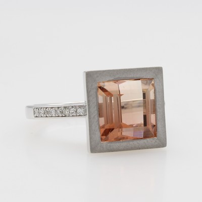 Image Ring mit Turmalin und Brillanten, WG 585/000, Turmalincarrée in matt. Fassung ca. ...