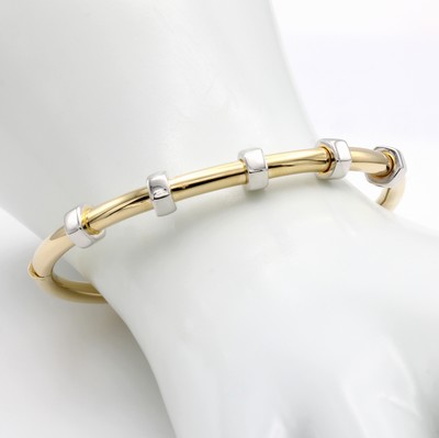 26930696a - Armreif, GG/WG 585/000, mit Klappscharnier, aufgelegte WG-Elemente, M. ca. 6.5x5.5 cm, ...