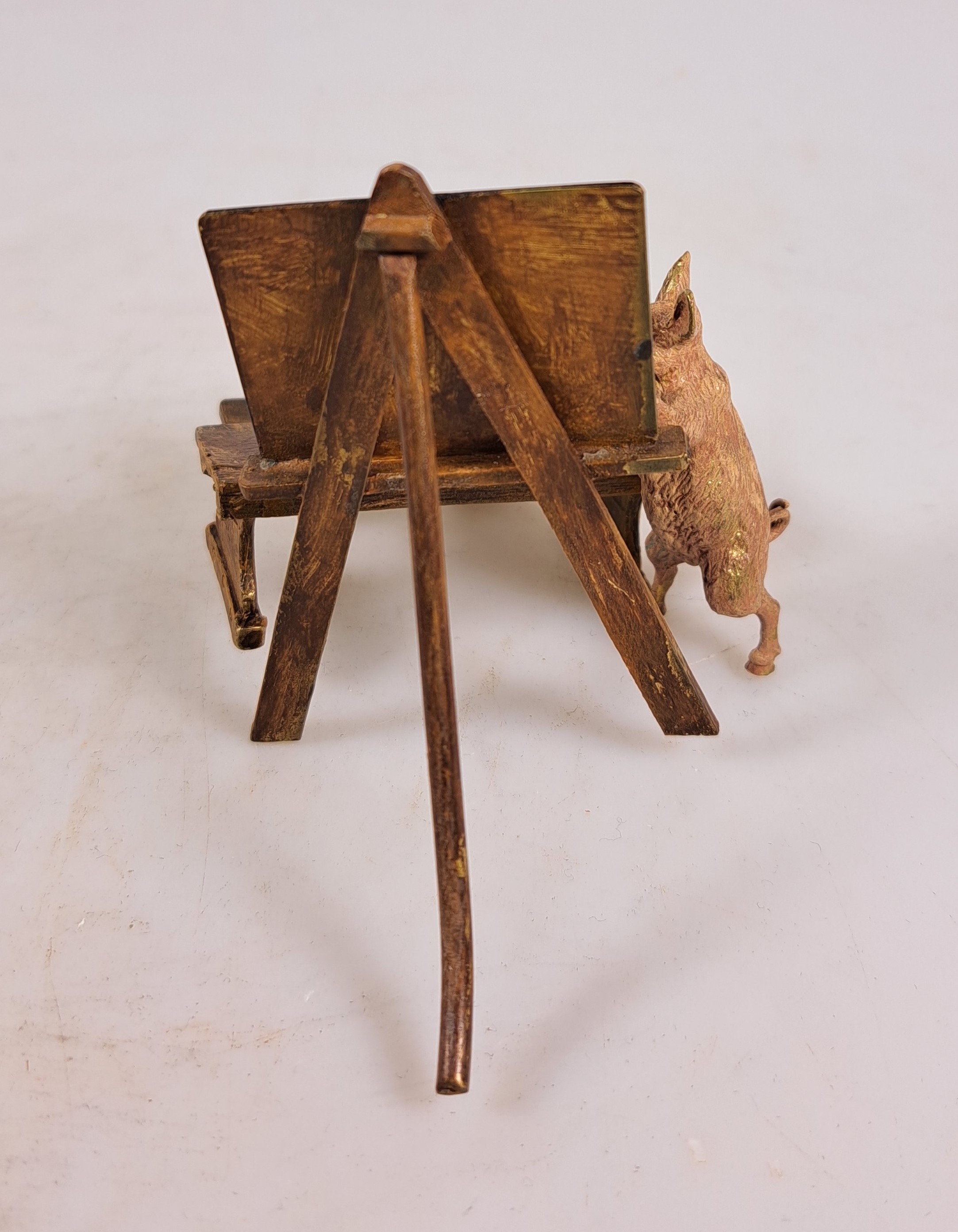 Detail b: Schweineschule, Wiener Bronze, sign. Bergmann, Lehrer an der Tafel mit zwei Schülern, bunt staffiert, ca. 6.5x.7.5x10.5 cm