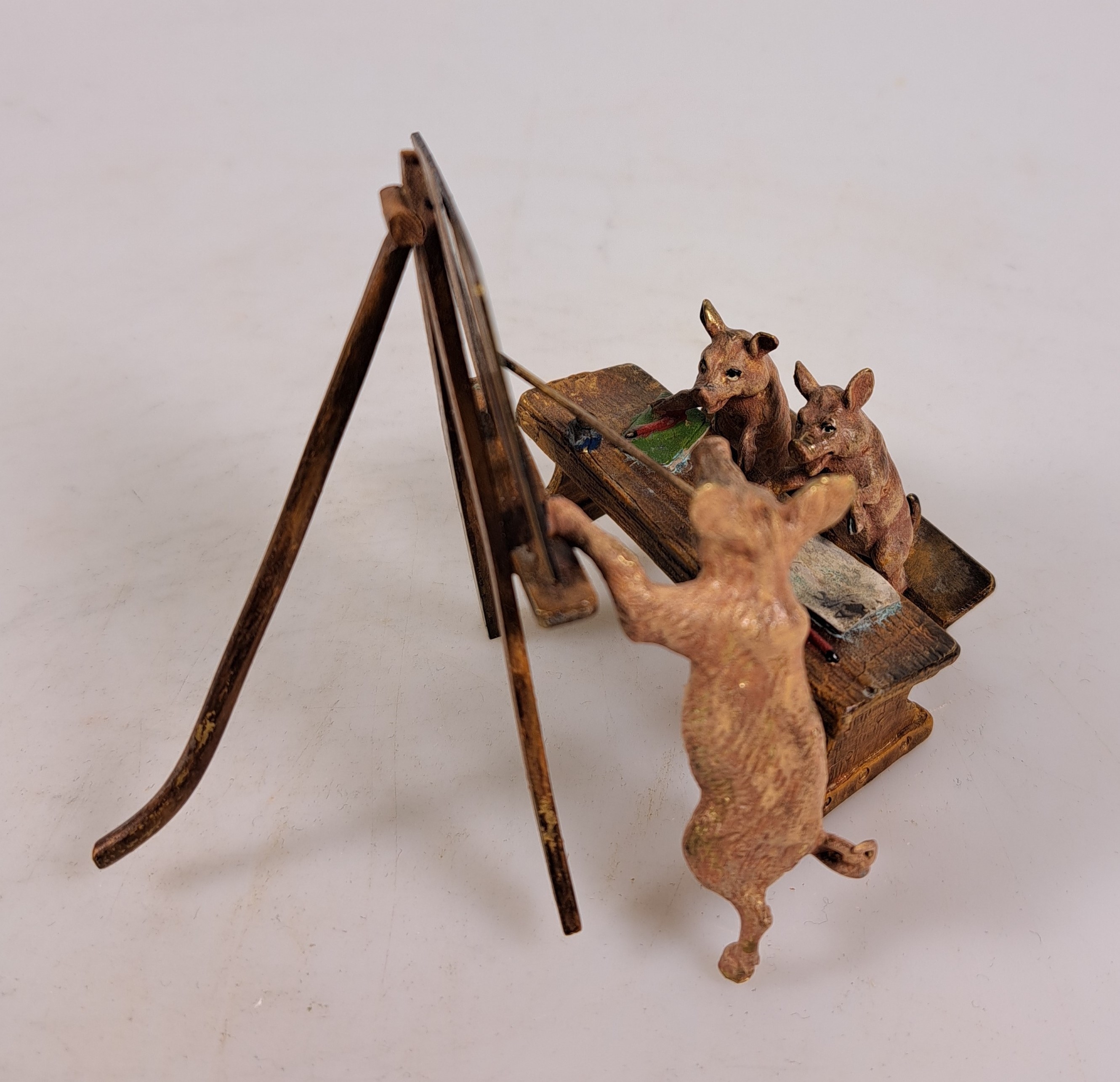 Detail c: Schweineschule, Wiener Bronze, sign. Bergmann, Lehrer an der Tafel mit zwei Schülern, bunt staffiert, ca. 6.5x.7.5x10.5 cm