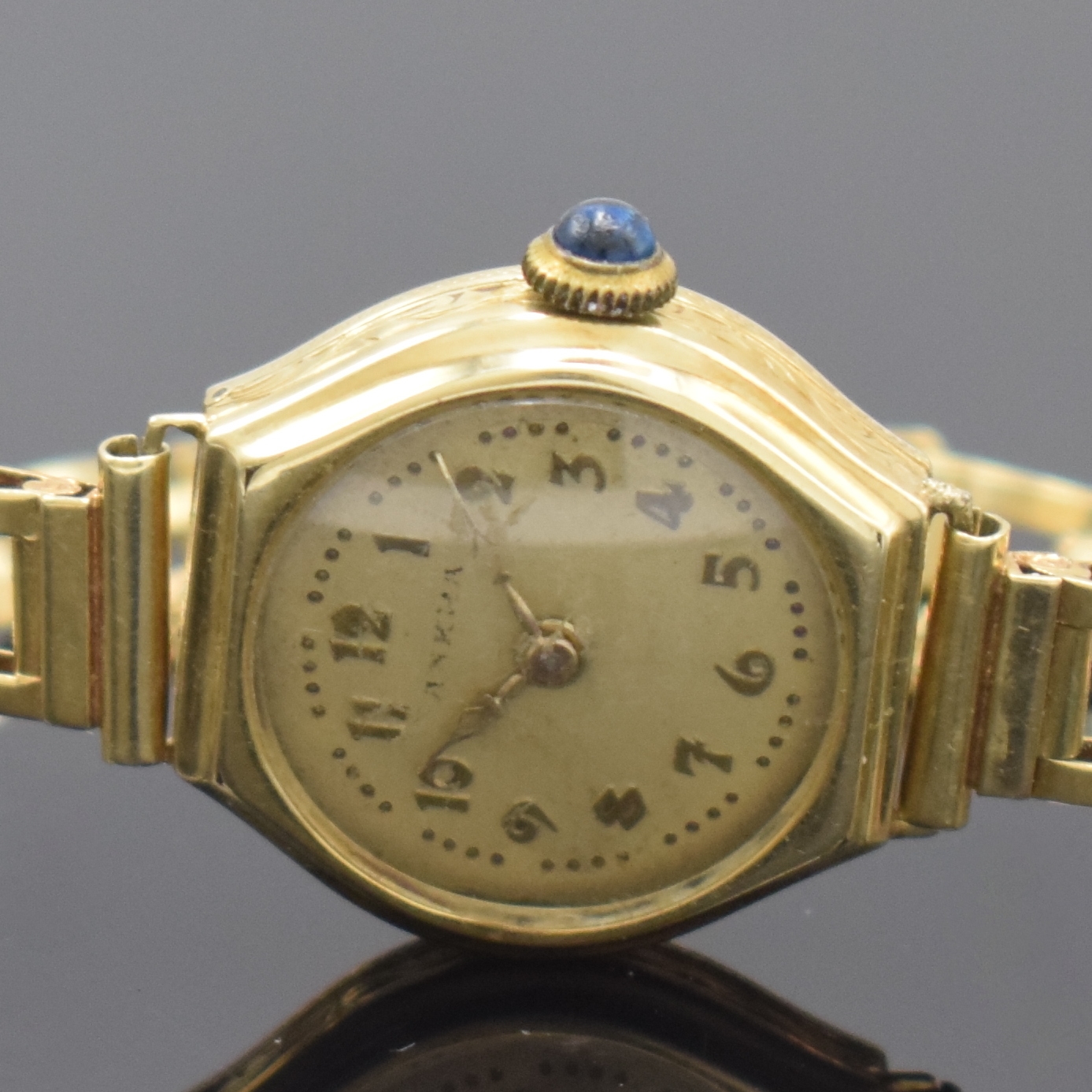 Detail a: ANKRA Damenarmbanduhr in GG 585/000 am original Goldband, Deutschland um 1925, Handaufzug, tonneauförm. Scharniergeh. seitl. grav., abnehmbares ...