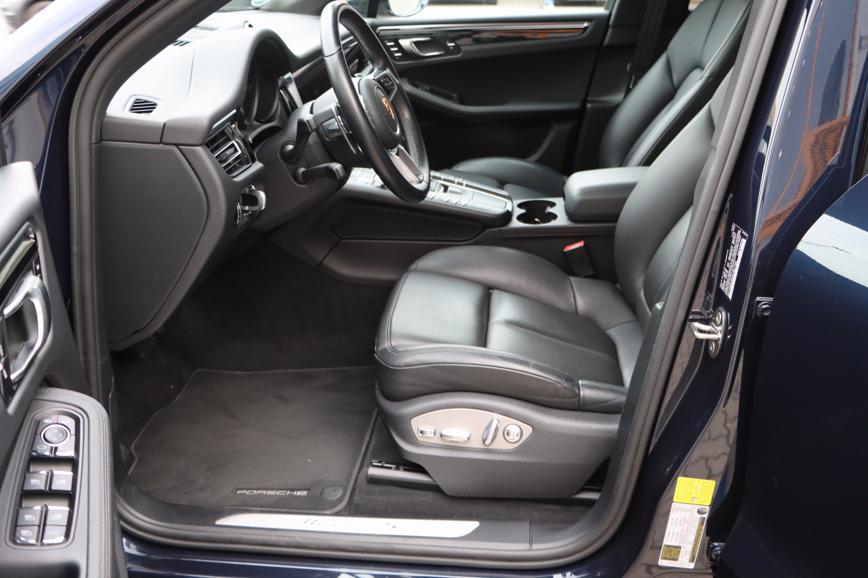 Detail l: Porsche Macan S, Fahrgestellnummer: WP1AB2A5XMLB31766, EZ 01/2021, 1. Hand, Laufleistung ca. 40.300 km, HU 02/2026, 260 kW/354 PS, 6-Zylinder, ...