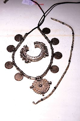 Image 26930909 - Konvolut Schmuck aus Afghanistan, 20.Jh., Armreif mit Kopfenden in Form von ...