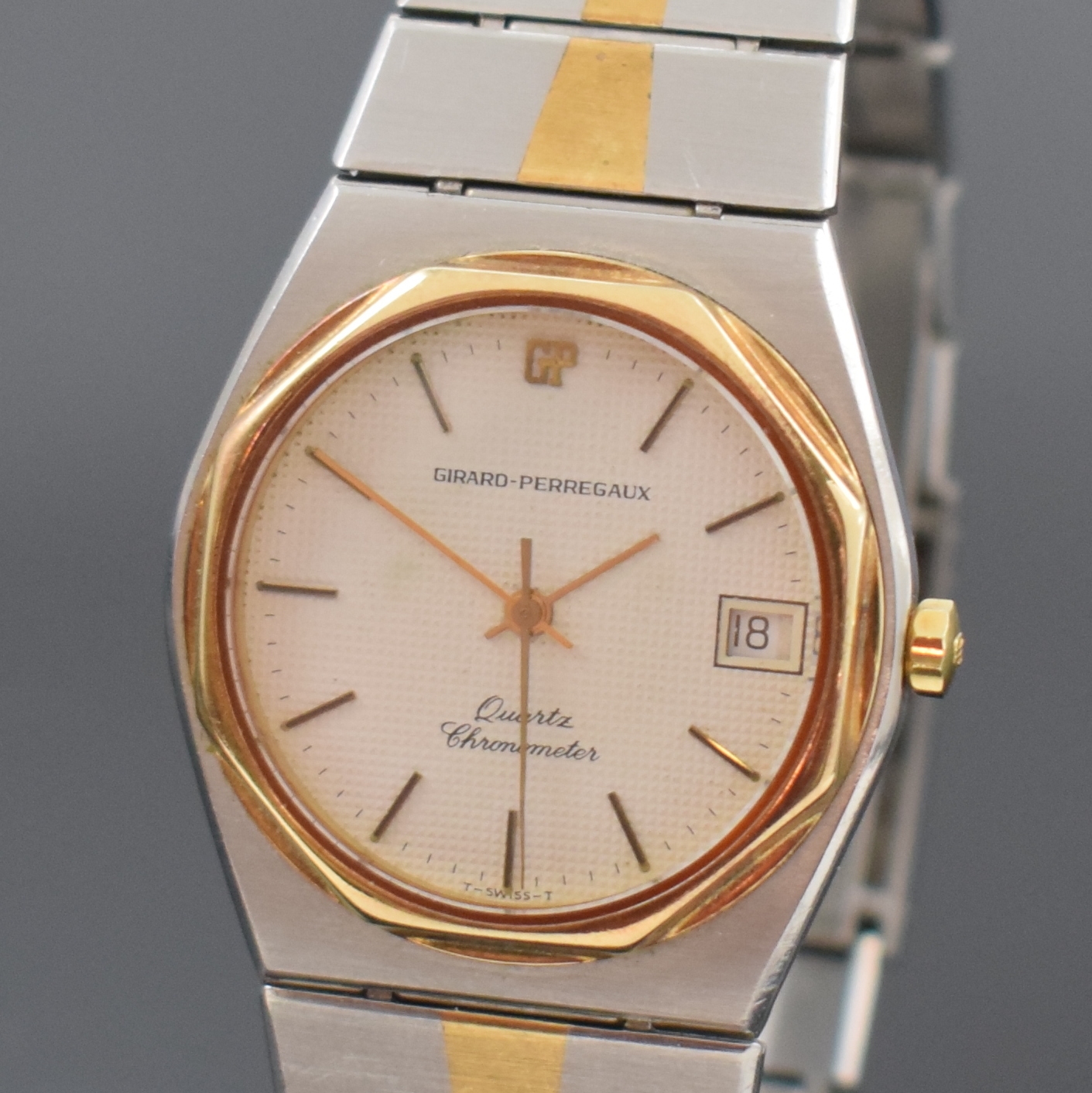 Detail a: GIRARD PERREGAUX Laureato Herrenarmbanduhr Chronometer Referenz 4266, Schweiz um 1995, quarz, Edelstahlgeh. inkl. orig. Gliederband m. Faltschl., ...