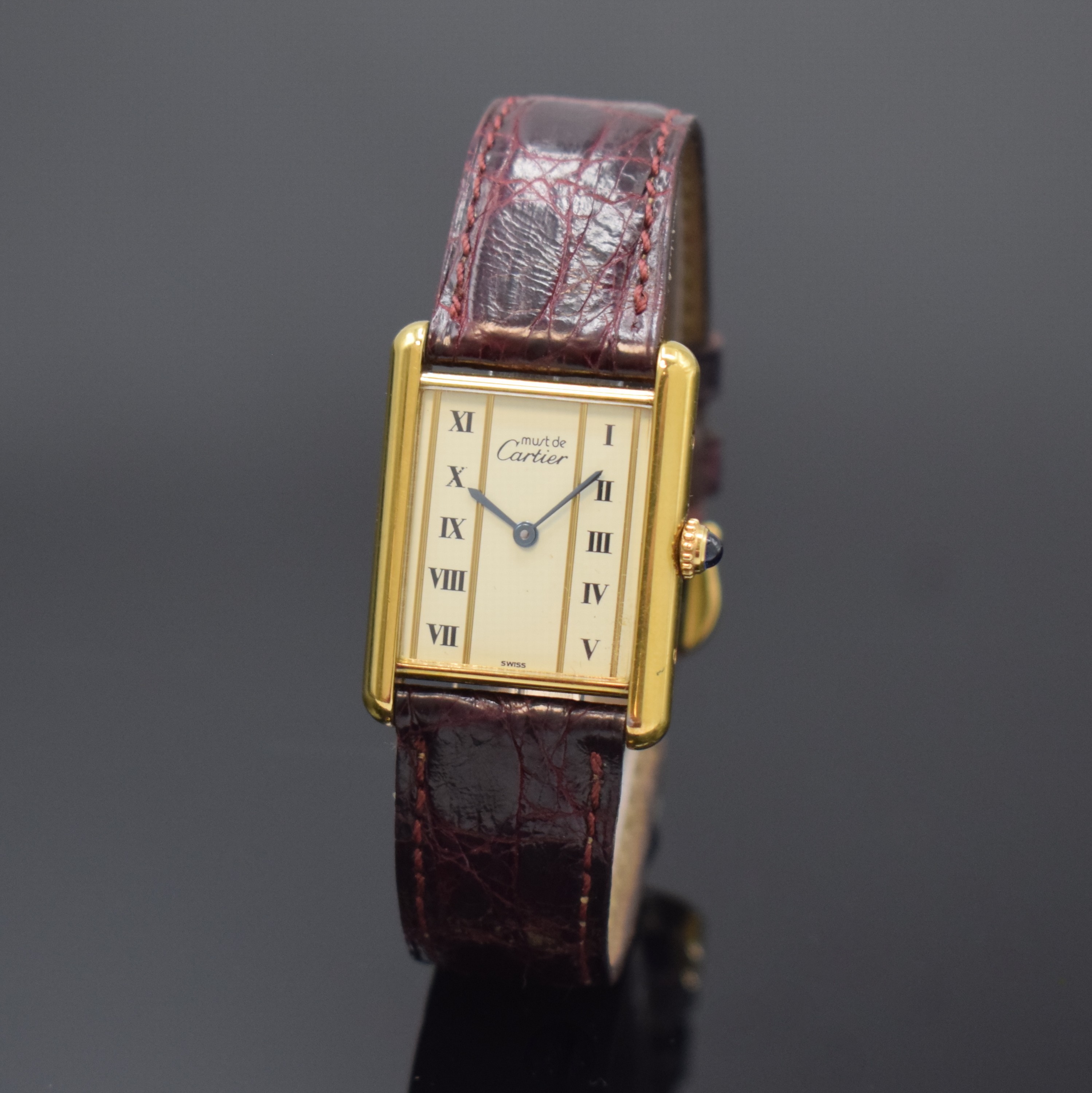 CARTIER Damenarmbanduhr Tank Vermeil Referenz 590005, Schweiz um 1990, quarz, verg. Silbergeh., Boden 4-fach verschr., Schmuckkrone, orig. Lederband ...