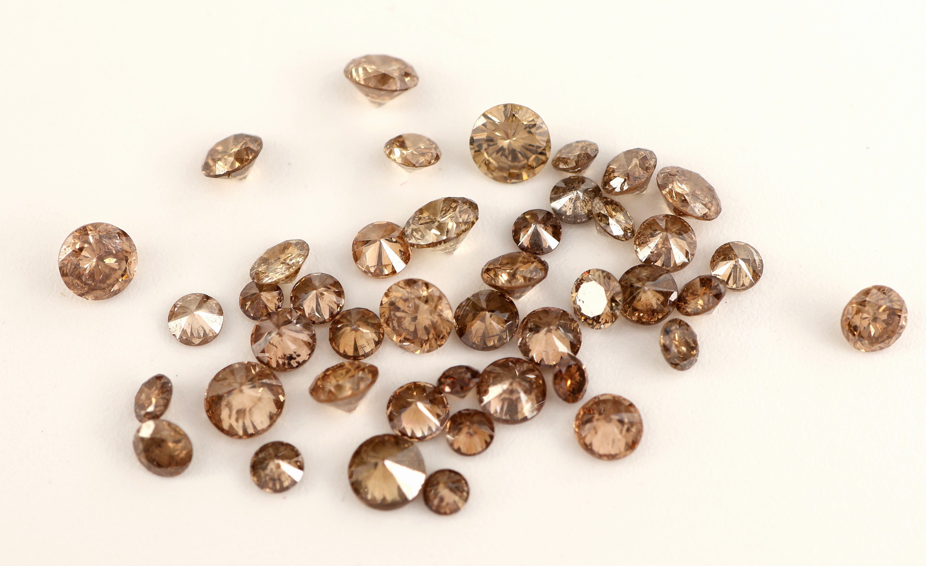 Detail b: Lot lose Brillanten, zus. ca. 3.90 ct Braun/si-p, versch. Größen, Ausfassware