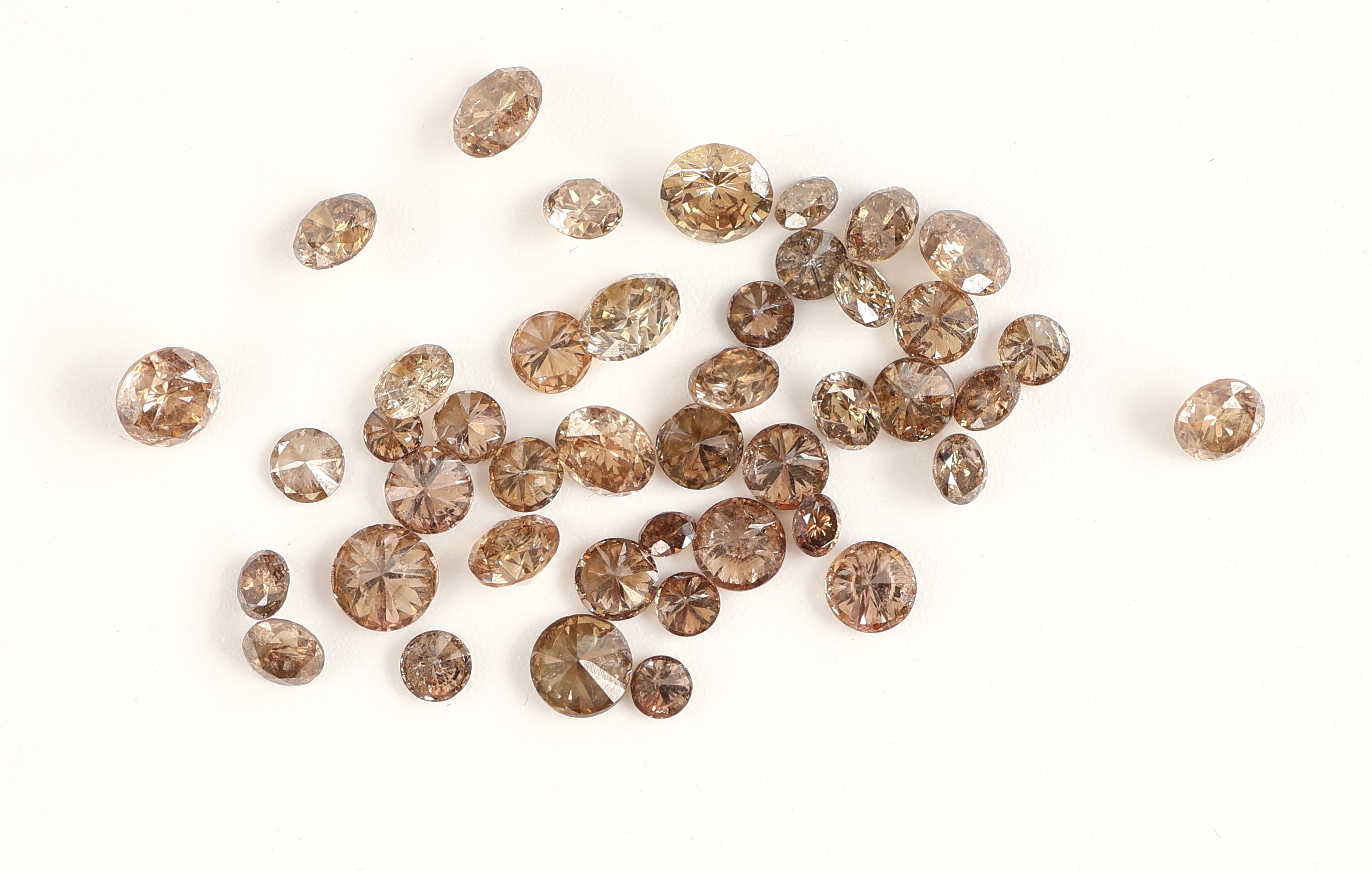 Detail c: Lot lose Brillanten, zus. ca. 3.90 ct Braun/si-p, versch. Größen, Ausfassware