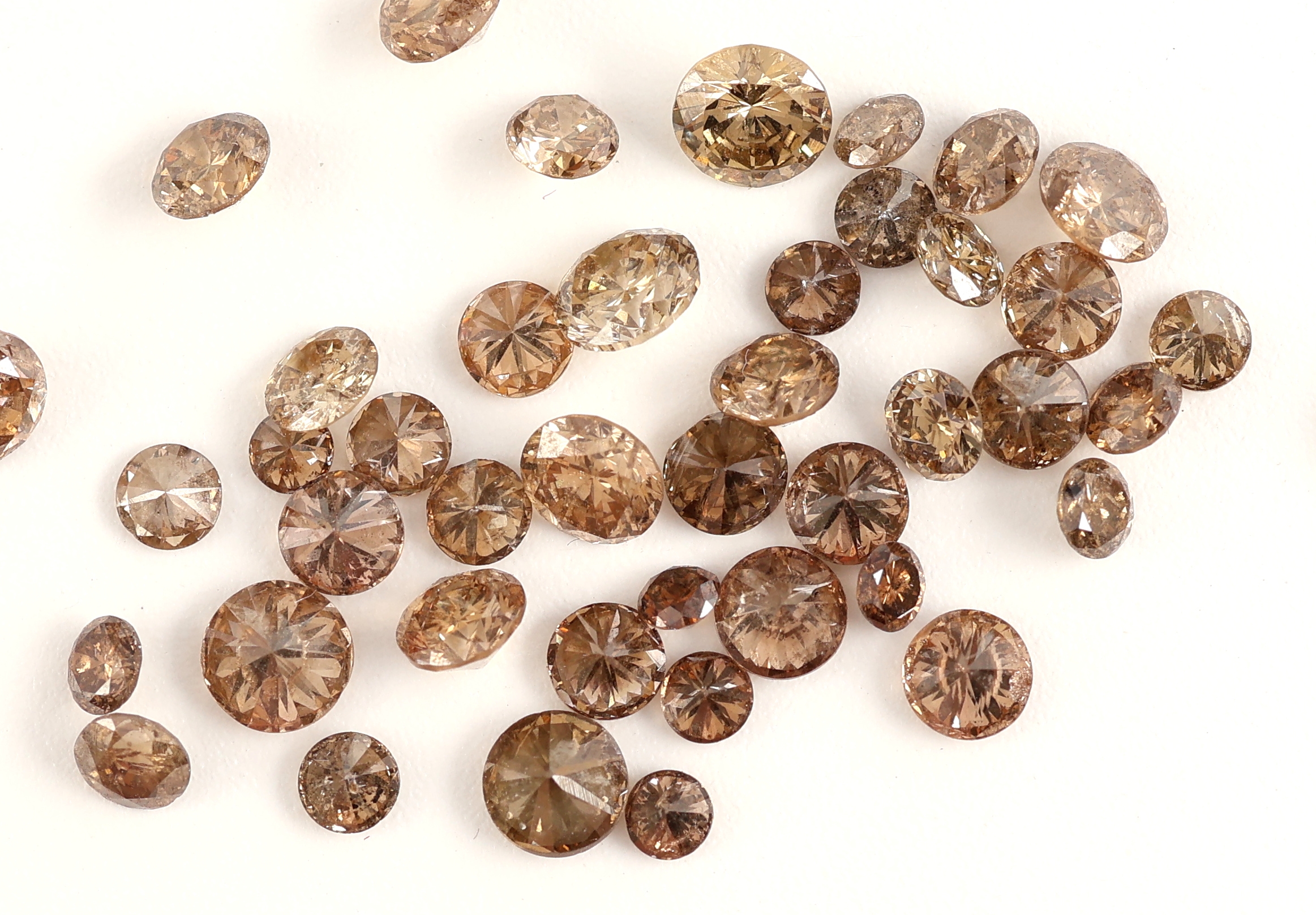 Detail d: Lot lose Brillanten, zus. ca. 3.90 ct Braun/si-p, versch. Größen, Ausfassware
