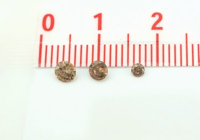 26932091a - Lot lose Brillanten, zus. ca. 3.90 ct Braun/si-p, versch. Größen, Ausfassware ...