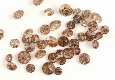 26932091d - Lot lose Brillanten, zus. ca. 3.90 ct Braun/si-p, versch. Größen, Ausfassware ...