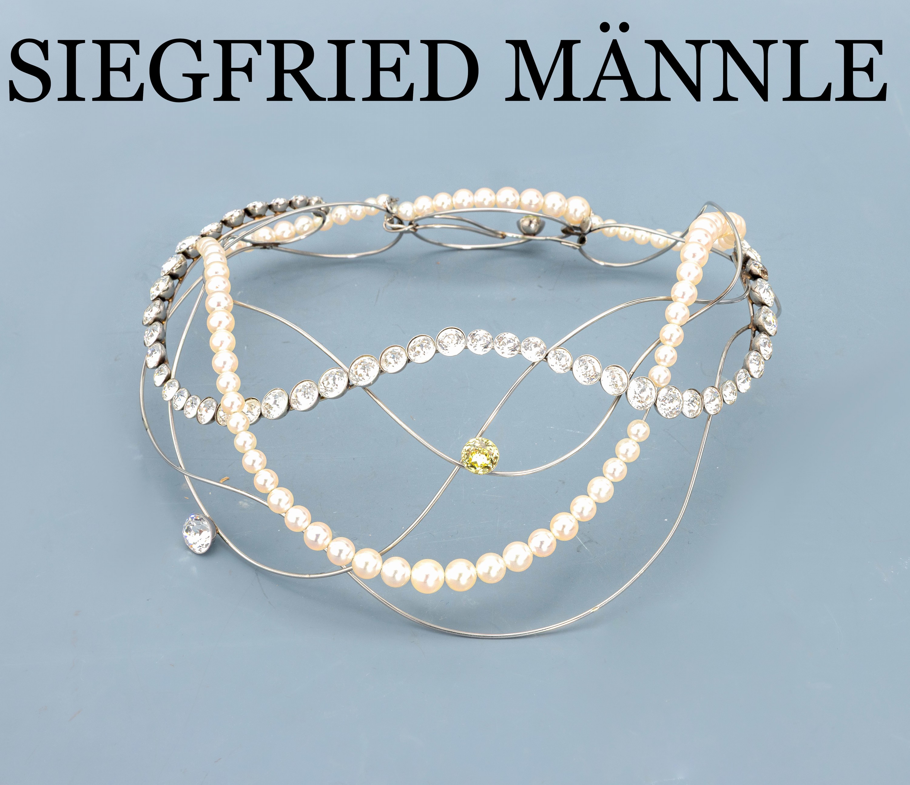 Designercollier SIEGFRIED MÄNNLE, 5 Edelstahldrähte in sich asymm. versetzt verflochten, Swarovski-Glassteine und Perlen in sich verschlungen und ...