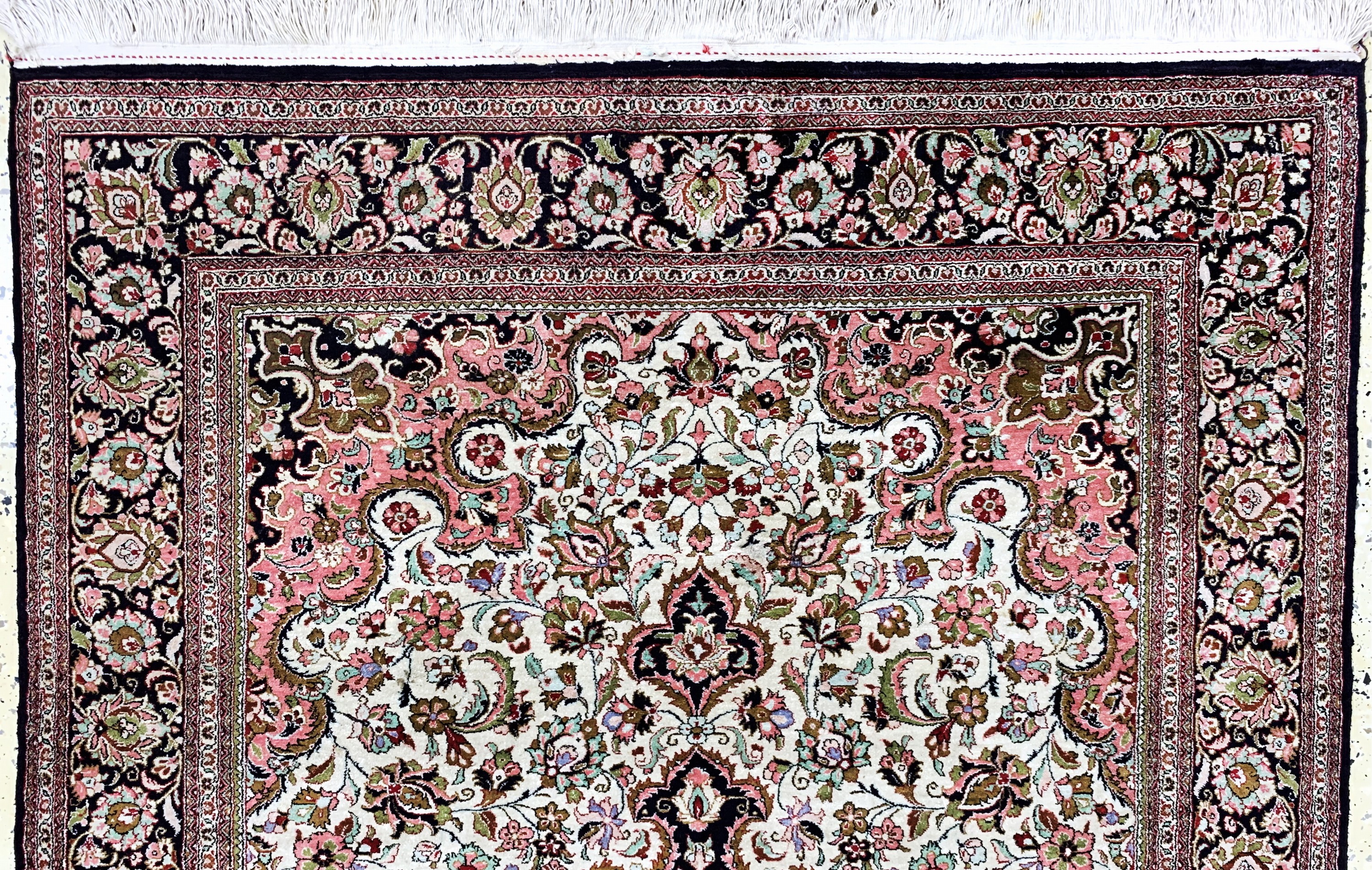 Detail a: Ghom Seide fein, Persien, Mitte 20.Jhd., reine Naturseide, ca. 204 x 133 cm, EHZ: 2