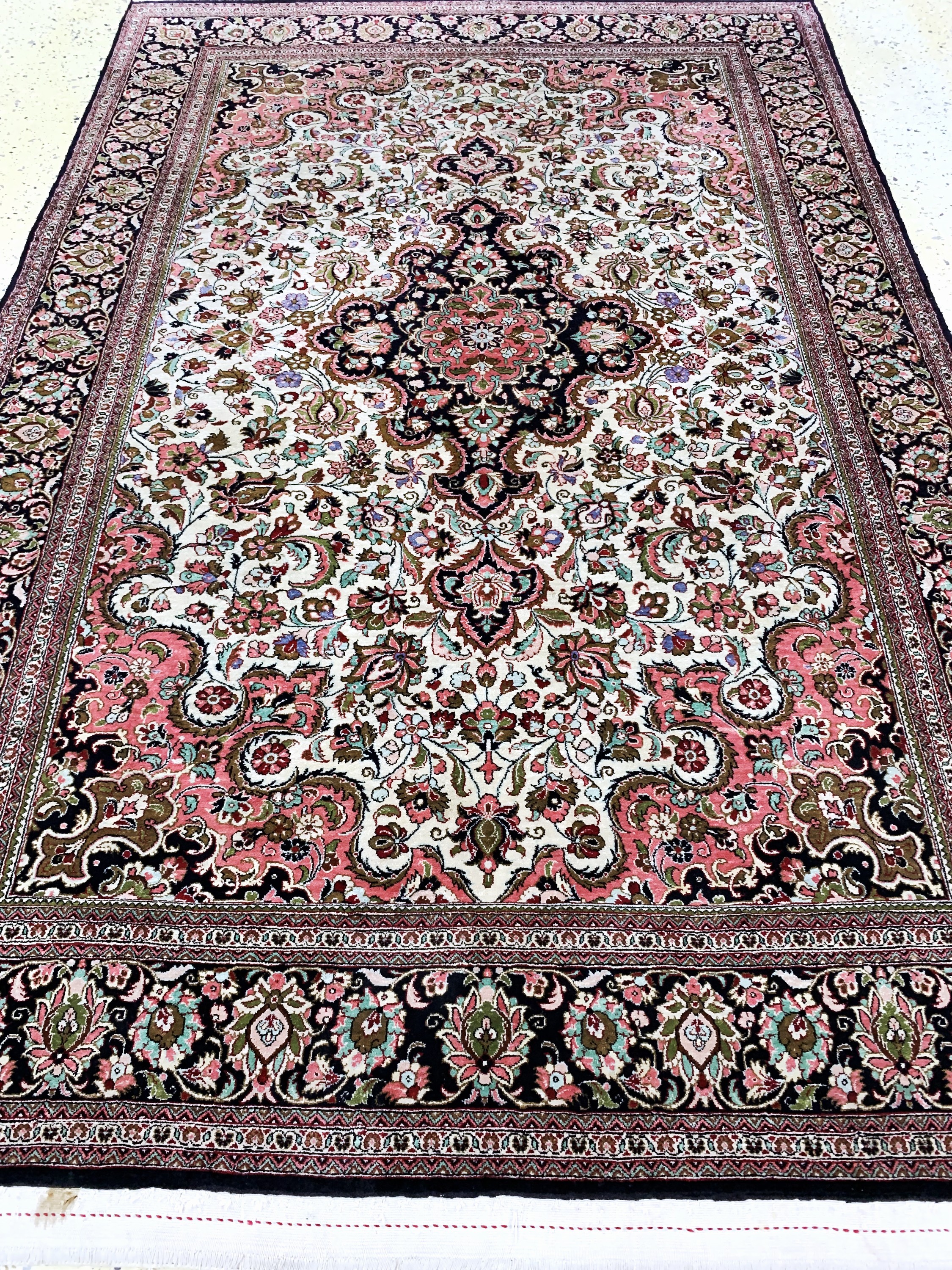 Detail e: Ghom Seide fein, Persien, Mitte 20.Jhd., reine Naturseide, ca. 204 x 133 cm, EHZ: 2