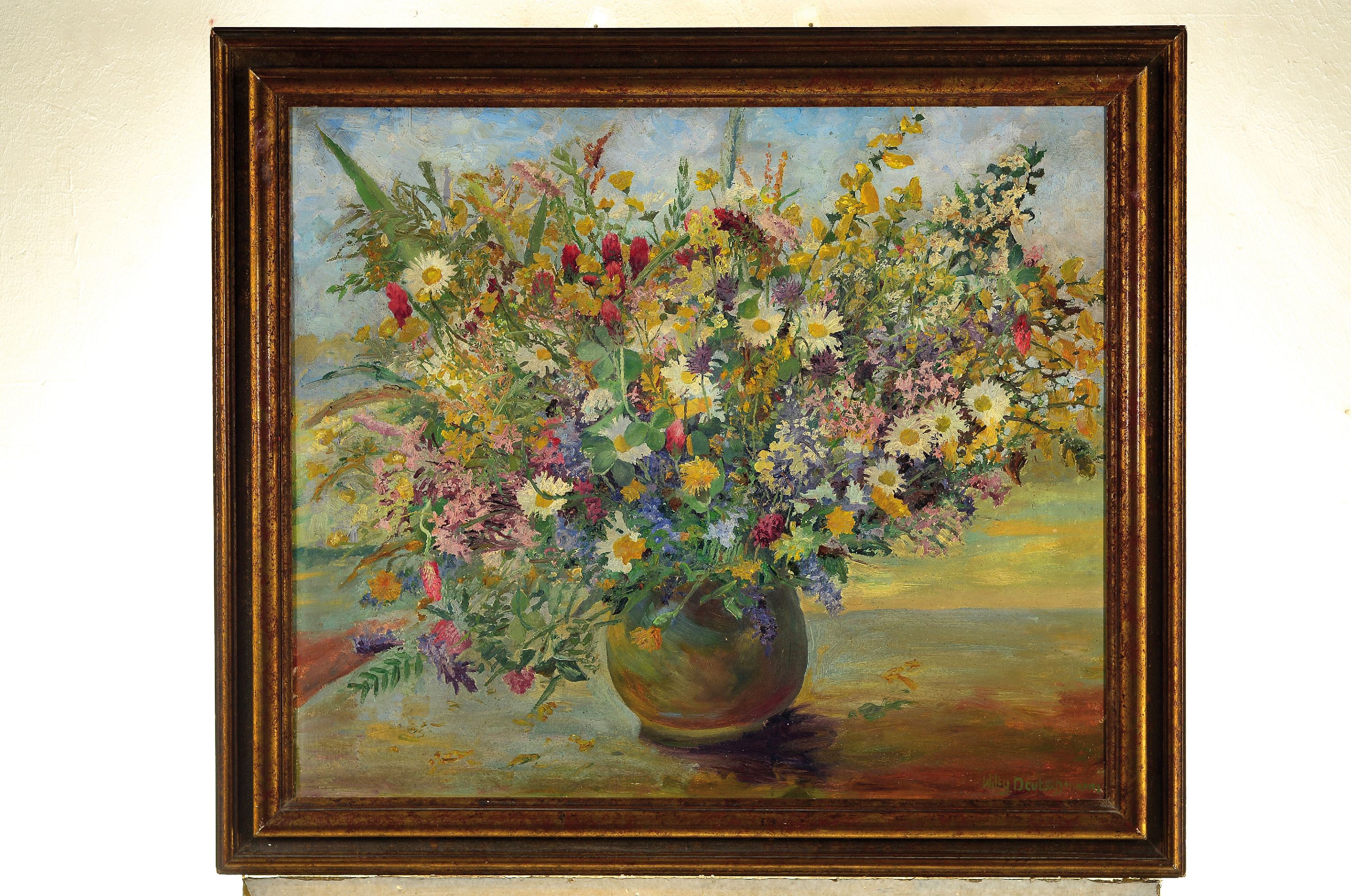 Detail k: Willy Deutschmann, 1880 Oberflörsheim - 1960 Petersbächel, üppiges Feldblumenstillleben vor Landschaft, Öl/Hartfaser, rechts unten signiert, ca. ...