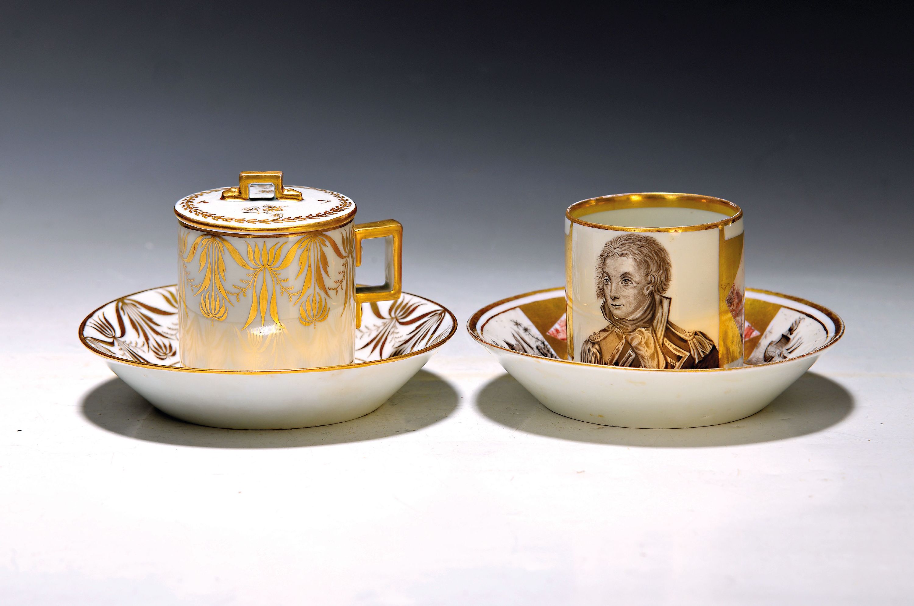 Zwei Sammel- bzw. Freundschaftstassen, Wallendorf, 1787-1833, Porzellan, reiche Goldstaffage, 1x Tasse mit UT, Bildkartuschen mit ...