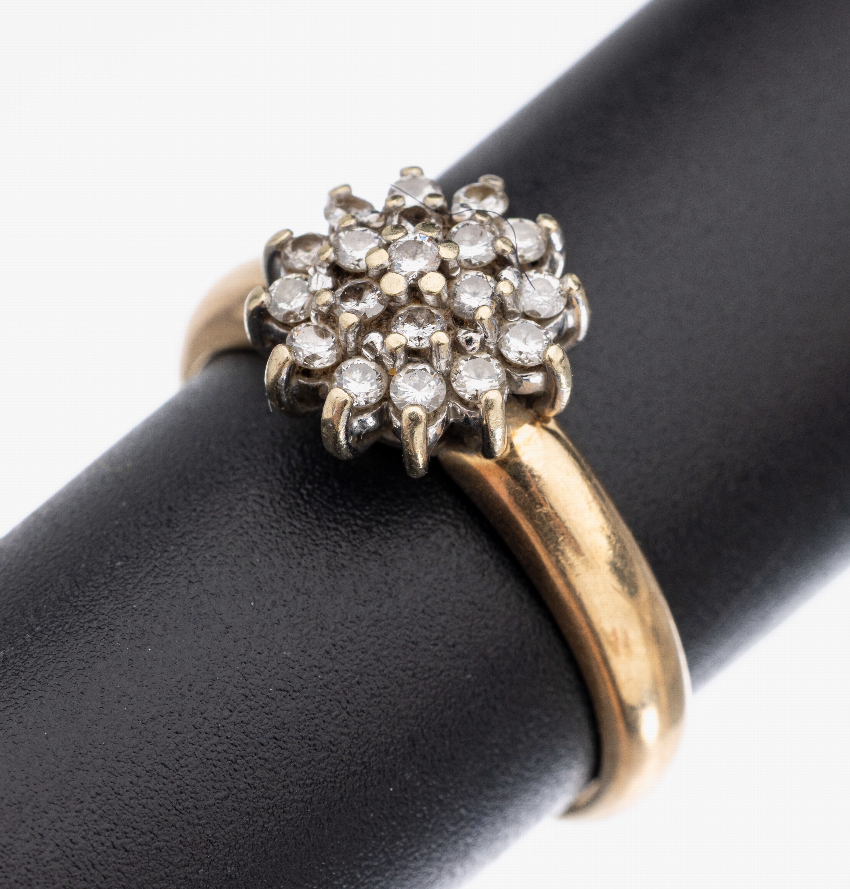 14 kt Gold Brillant-Ring, GG/WG 585/000, Ringkopf WG Aufbau in mehreren Ebenen, 19 Brillanten zus. ca. 0.35 ct Weiß/si-p, RW 61, ca. 4.9 g