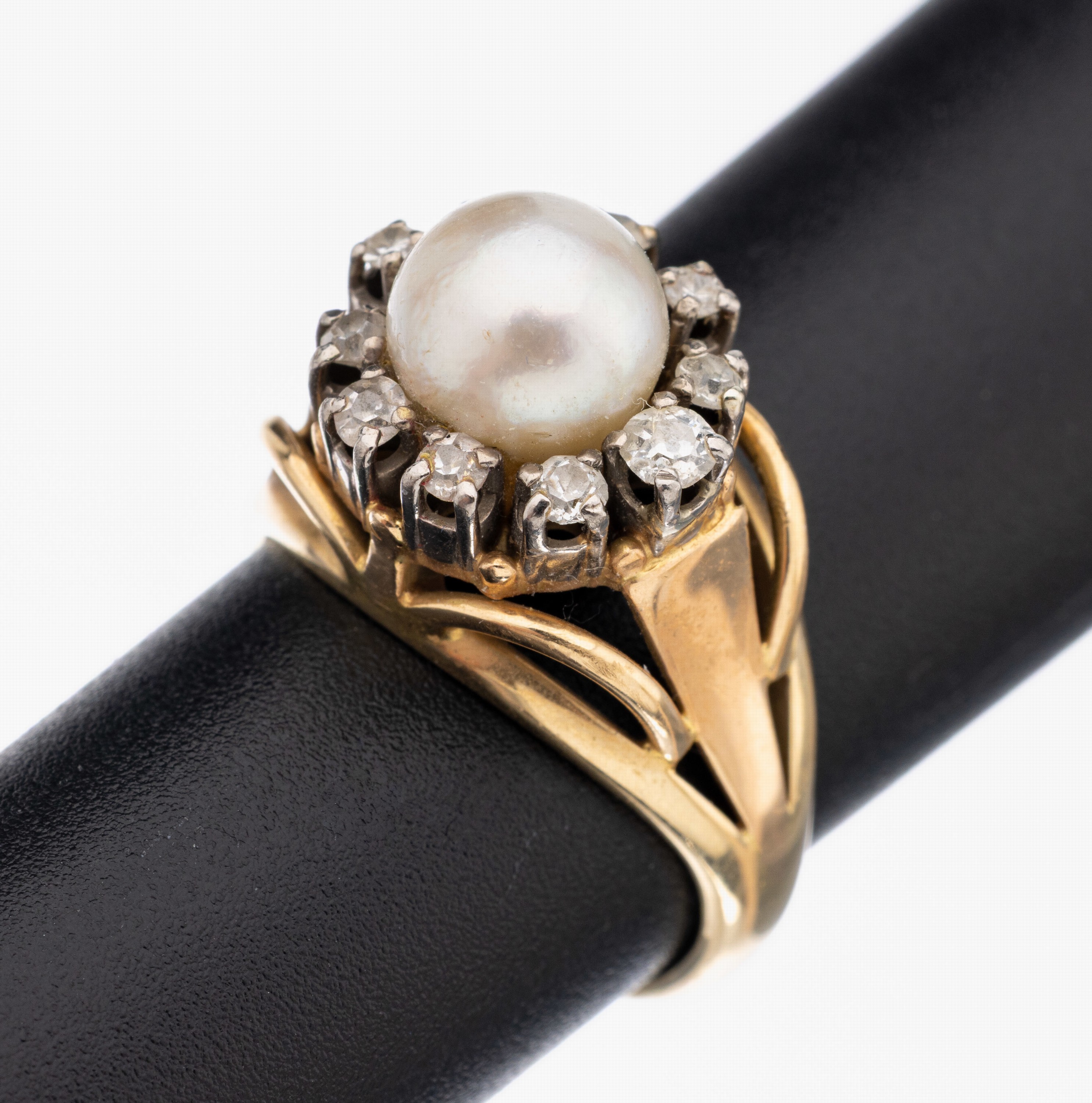 14 kt Gold Perl-Diamant-Ring, GG/WG 585/000gepr., mittig Zuchtperle, D. ca. 7.3 mm, umgeben von 10 Altschliffdiamanten und 8/8- Diamanten zus. ca. ...