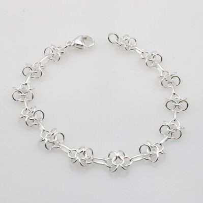 26932533a - Armband, 925er Silber, Glieder in Blüten- form, Karabinerschl., L. ca. 19 cm