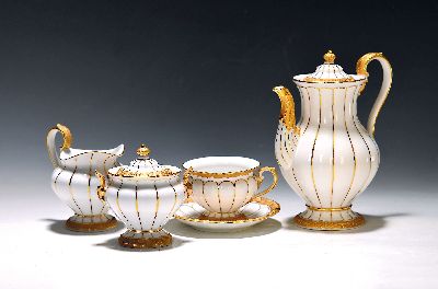 Image 26932542 - Mokkaservice X-Form, Meissen, 20.Jh., 2. Wahl, Porzellan, Goldstaffage, 6 Tassen mit UT, ...