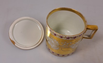 26932545g - Zwei Sammel- bzw. Freundschaftstassen, Wallendorf, 1787-1833, Porzellan, reiche ...
