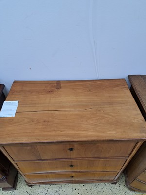 26932631c - Biedermeier Kommode, deutsch, um 1830, Kirschbaumfurnier, 3-schübig, ebonisierte ...