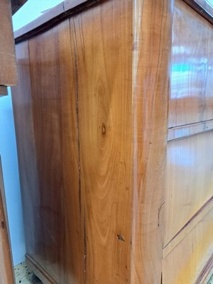 26932631d - Biedermeier Kommode, deutsch, um 1830, Kirschbaumfurnier, 3-schübig, ebonisierte ...