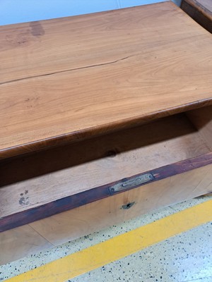 26932631f - Biedermeier Kommode, deutsch, um 1830, Kirschbaumfurnier, 3-schübig, ebonisierte ...