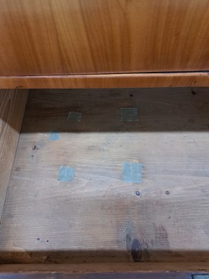 26932631h - Biedermeier Kommode, deutsch, um 1830, Kirschbaumfurnier, 3-schübig, ebonisierte ...