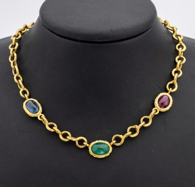 Image 26932636 - 18 kt Gold Saphir-Smaragd-Rubin-Collier, GG750/000, Mittelteil mit je einem ovalen ...