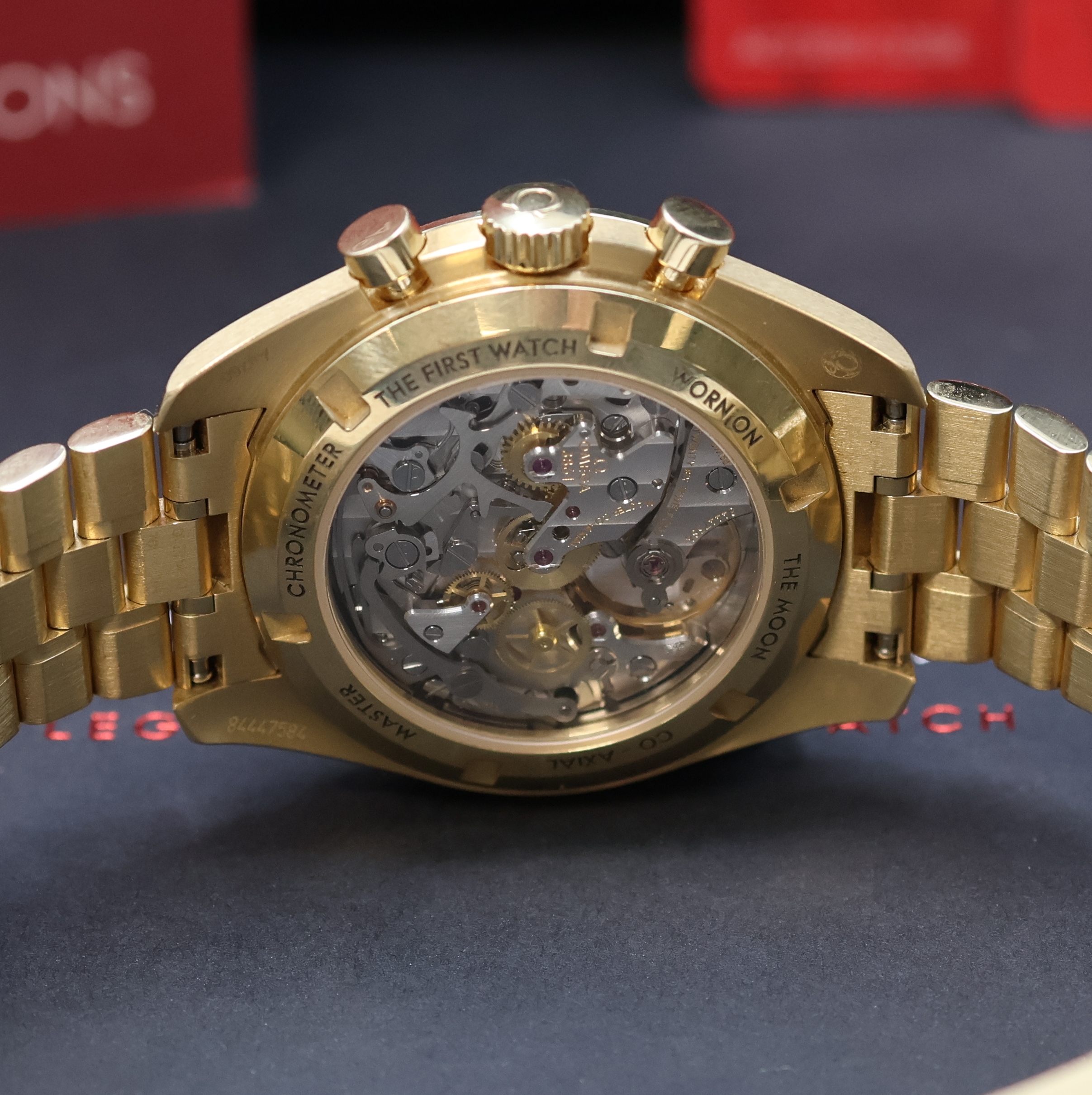 Detail e: OMEGA seltener Armbandchronograph Speedmaster Professional "First Watch Worn On The Moon" Referenz 310.60.42.50.10.001, Handaufzug, ...