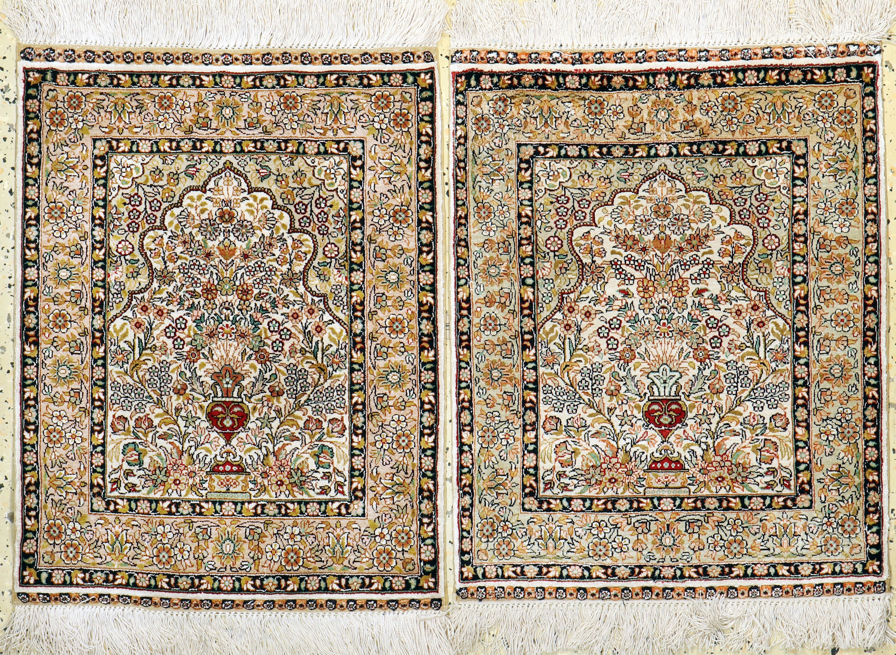 Ein paar Seiden Hereke, China, Ende 20.Jhd, reine Naturseide, ca. 61 x 46 cm, EHZ:2
