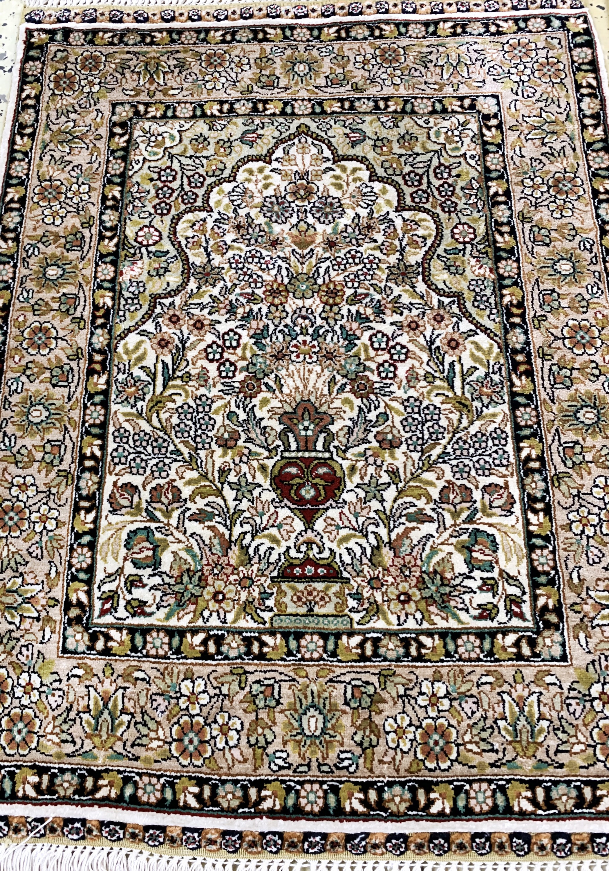 Detail a: Ein paar Seiden Hereke, China, Ende 20.Jhd, reine Naturseide, ca. 61 x 46 cm, EHZ:2