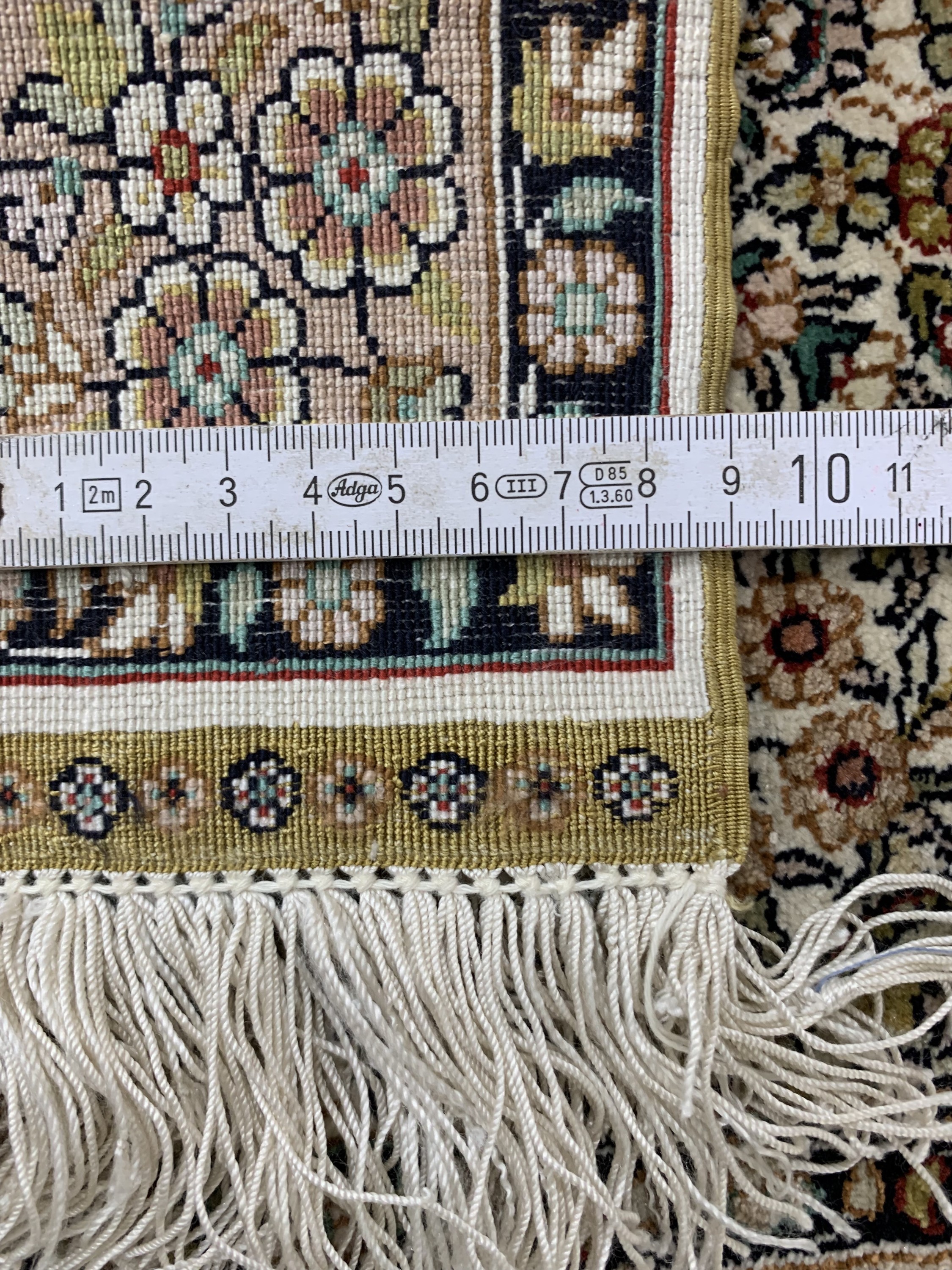 Detail b: Ein paar Seiden Hereke, China, Ende 20.Jhd, reine Naturseide, ca. 61 x 46 cm, EHZ:2