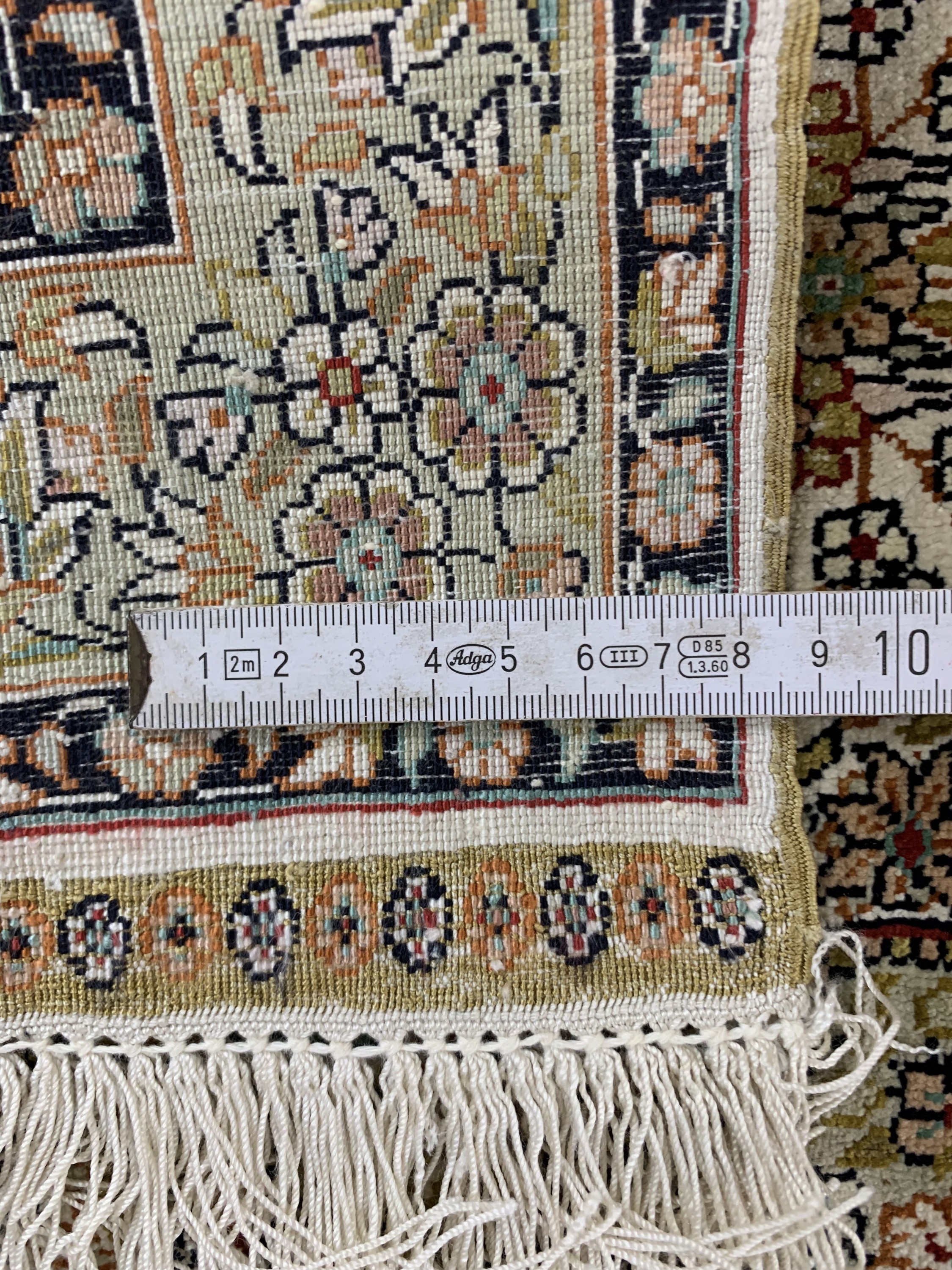 Detail d: Ein paar Seiden Hereke, China, Ende 20.Jhd, reine Naturseide, ca. 61 x 46 cm, EHZ:2